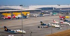 Flieger am Flughafen von Delhi: Indien verbietet Inlands- und Auslandsflüge.