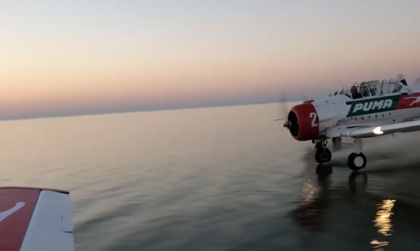 Auch Flugzeuge können Wasserski fahren