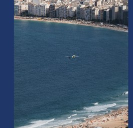 Die Embraer E195-E2 über der Copacabana: Azul feierte mit der Aktion das brasilianische Fußballteam der Männer.