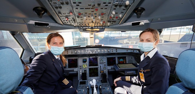 Platz 5 unter den großen, internationalen Fluggesellschaften: Lufthansa hat laut der Auswertung der International Society of Women Airline Pilots 2021 einen Frauenanteil von 6,9 Prozent im Cockpit.