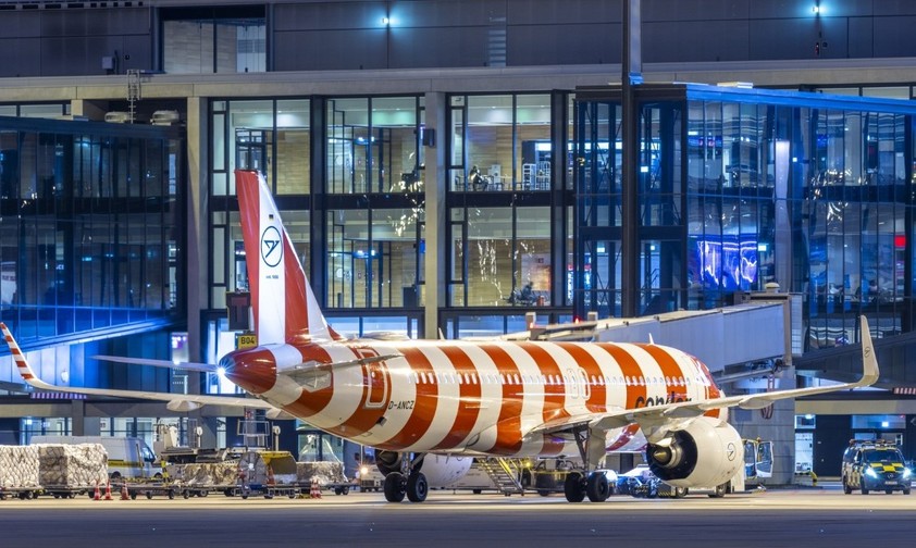 A320 Neo von Condor am BER: Reisende aus Berlin profitieren vom Codeshare-Abkommen des Ferienfliegers mit Emirates.