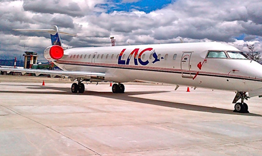 Bombardier CRJ700 von Línea Aérea Cuencana: Bald in der Luft.