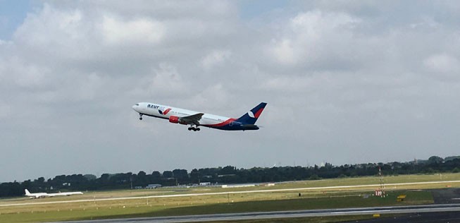 Boeing 767 von Azur Air: Nun auch mit Reisenden in der Luft.