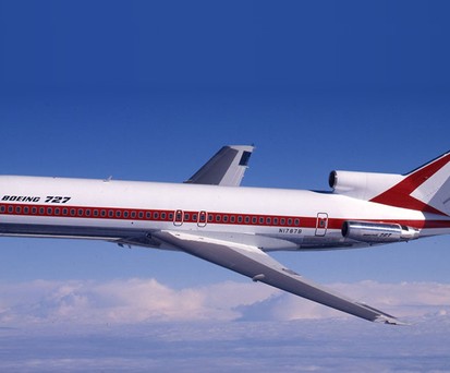 Die Boeing 727: Der dreistrahlige Jet trägt die Triebwerke am Heck, ...