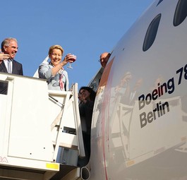 Boeing 787 «Berlin» bei der Taufe: Früher stand der Name auf eine Airbus A380. 