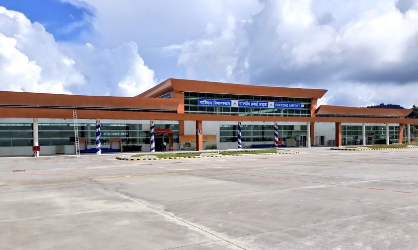 Am 24. September 2018 wurde der Pakyong Airport eröffnet. Es ist der erste Flughafen Sikkims.