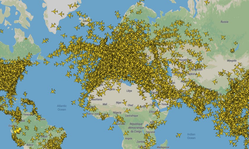 Flugzeuge, die am 30. Dezember um 13 Uhr in der Luft waren: Immer mehr Flüge, immer weniger Tote.