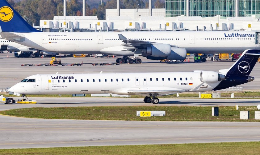 Bombardier CRJ 900 registered as D-ACNC: Back in the air.