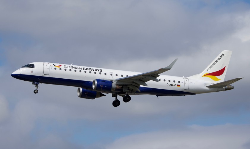 Embraer E190 von German Airways: Fliegt künftig für Condor Städtestrecken.