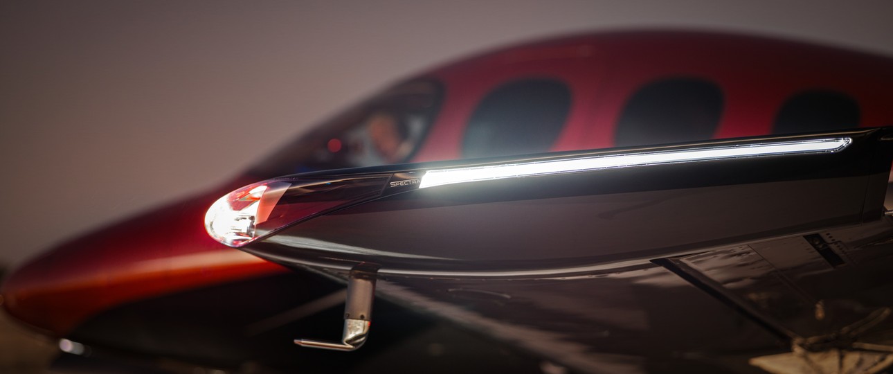 VIsion Jet der dritten Generation: Spectra-Lights an den Flügelspitzen sorgen für eine bessere Sichtbarkeit.