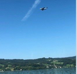 Die Boeing C-17 der Nato bei Nussdorf am Attersee: Illegales Manöver in Österreich.