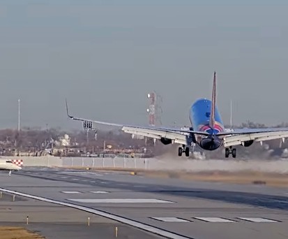 Boeing 737 von Southwest muss wegen Businessjet auf der Piste durchstarten
