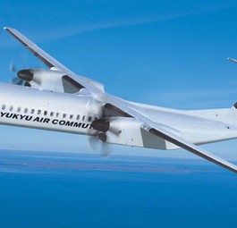 Bombardier Q400 Combi von Ryukyu Air Commuter: Fracht für die Inseln.