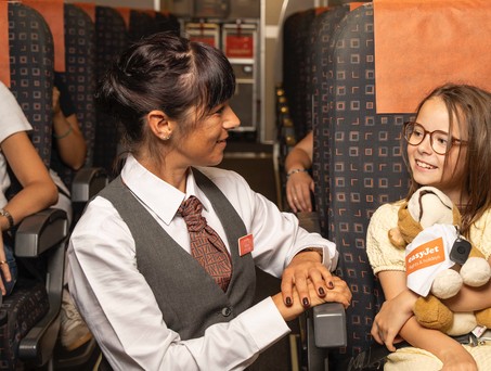 Teddy mit Easyjet-Tracker: Damit es im Urlaub keinen Stress gibt.