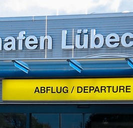 Terminal des Lübecker Flughafen: Bald sollen hier wieder Passagiere abgefertigt werden.