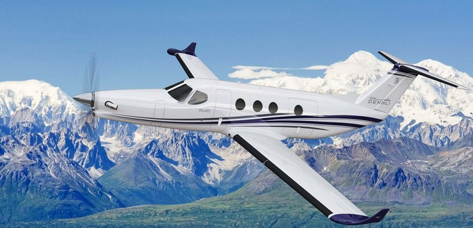 Cessna Denali: Die Denali ist der vom amerikanischen <a href="https://www.aerotelegraph.com/textron-baut-erste-teile-fuer-die-cessna-denali">Hersteller Textron Aviation geplante Konkurrent zur Pilatus PC-12</a>. Doch bereits im vergangenen Jahr hakte es bei der Entwicklung. Weil Triebwerkshersteller GE Aviation den Motor nicht rechtzeitig liefern konnte, wurde der für 2019 geplante Jungfernflug auf dieses Jahr verschoben. Besserung ist noch immer nicht in Sicht. In Sachen Fortschritt hält sich GE Aviation bedeckt. Für dieses Jahr kündigte der Hersteller an, das Triebwerk an einem anderen Flieger zu testen und bis Jahresende an Textron ausliefern zu wollen. Ob ein Jungfernflug der Denali noch 2020 gelingen kann, ist derzeit somit fraglich.