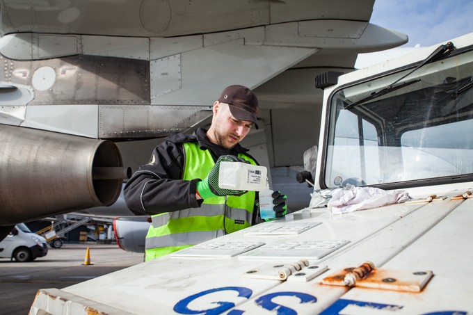 Die Experten überprüfen und ersetzen auch Flüssigkeiten.