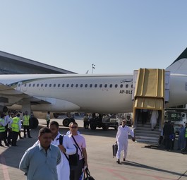 Ein Airbus A320 von Pakistan International Airlines: Die Airline muss wegen Geldmangel zahlreiche Flüge annullieren.