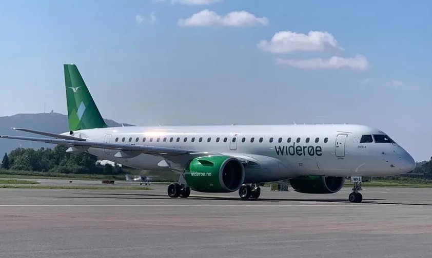 Embraer E190 von Wideroe: Mit diesem Flugzeugtyp wurden die Russinnen und Russen Richtung Heim geflogen.  