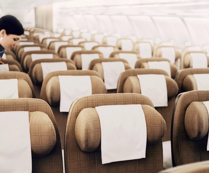 Kabine eines Airbus A330 von Swiss:S chick, aber in die Jahre gekommen.