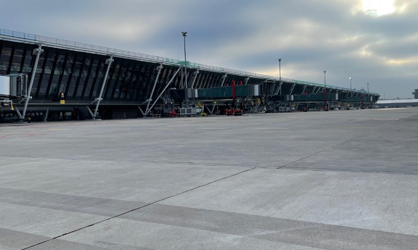 Das Gebäude ist 520 Meter lang, 20 Meter breit und 19 Meter hoch.