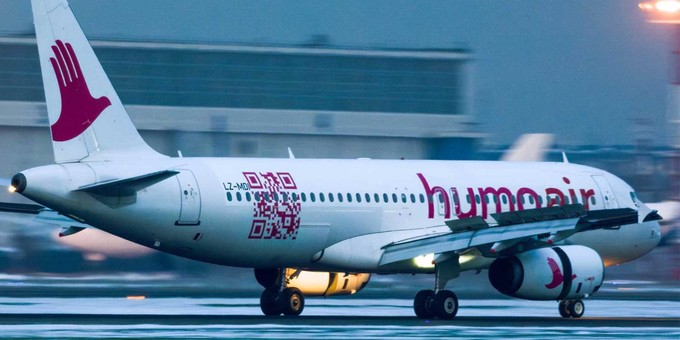 Die drei Airbus A320 der usbekischen Fluggesellschaft sind seit dem 11. März am Boden. Mehrere Versuche den Flugbetrieb wieder aufzunehmen scheiterten. Der Erstflug war im Dezember 2023 durchgeführt worden.