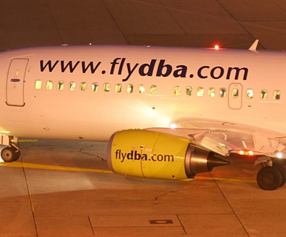 Eine Boeing 737-300 von dba: Hier zu sehen im Jahr 2006 in Düsseldorf.