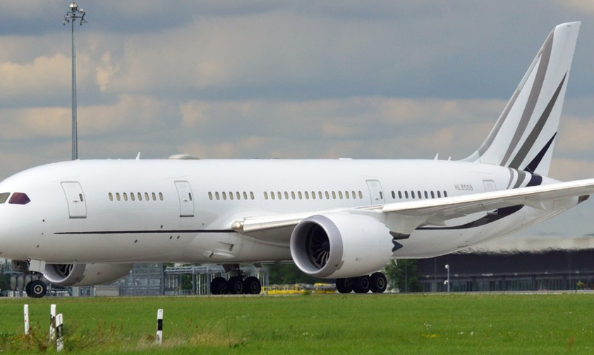 Korean Airs einzige Boeing 787-8 am Berliner Flughafen: Die Maschine ist weltweit im Einsatz.