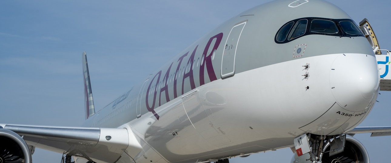 Flugzeug von Qatar Airways: Viele mussten aufgrund von Luftraumsperren am Boden bleiben.