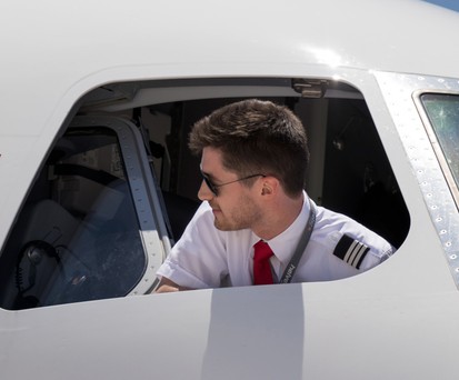 Pascal Kamm ist Pilot bei Helvetic Airways. An seinem Job genießt er mitunter auch die grandiose Aussicht.