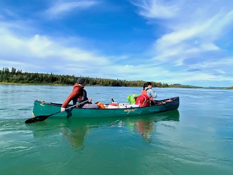 Der Yukon ist mitunter mehrere hundert Meter breit