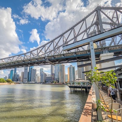 Blick auf die Story Bridge und den CBD von Brisbane 