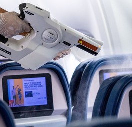 Benebelung mit Desinfektionsmittel: So reinigt Delta ab Mai vor jedem Flug.