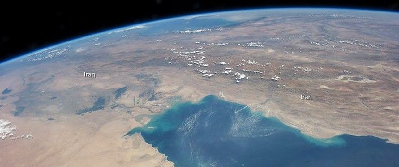 Der Persisische Golf aus der ISS gesehen: Sieht freidlich aus, ist es aber derzeit nicht.