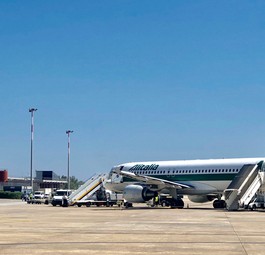 Flieger von Alitalia: Darf die neue Airline die marke verwenden?