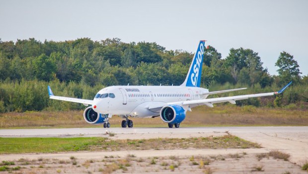 Die C-Series steht in Konkurrenz zur Boeing 737NG, 737-600, 737-700, zum Airbus A318, A319 und zur Embraer 195. Für Bombardier ist sie das wichtigste Projekt. In den letzten Wochen führten die Ingenieure letzte Tests durch, ...