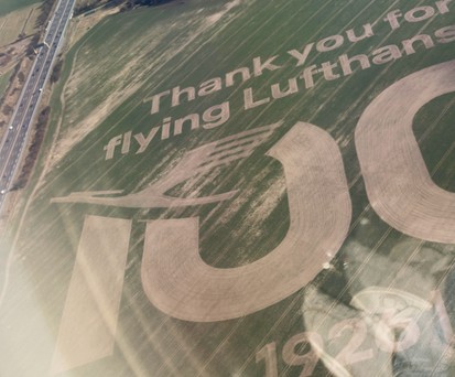 lufthansa 100 jahre feld ber 01