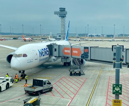 Dreamliner von Norse Atlantic am BER: Aktuell geht es nur nach New York JFK.