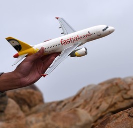 Flugzeugmodell von Fastjet: Inzwischen setzt die Airline auf Embraer.