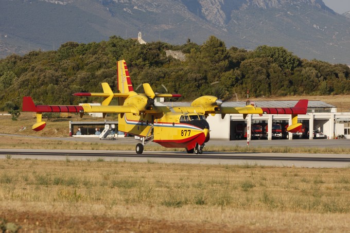 Löschflugzeuge: CL-415 der kroatischen Luftwaffe.