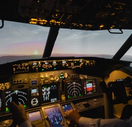 Zwei Personen im Cockpit: Wie lange bleibt das noch so?
