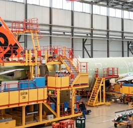 Airbus A321 LR für Jetstar Airways bei der Lackierung. Mittlerweile ...