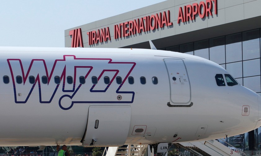 Jet von Wizz Air am Flughafen Tirana: Billigflieger dominieren.