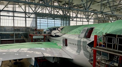 Airbus A380 von Lufthansa: Die D-AIMH wird noch bis Anfang Juni in. Dresden umgebaut.