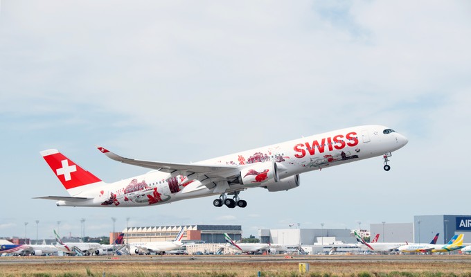 Erstflug der HB-IFA: Auch hier ist der Metallstreifen am Seitenleitwerk des Airbus A350 zu erkennen.