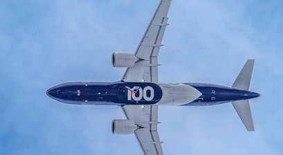 Airbus A320 Neo von Lufthansa mit Jubiläumslackierung: der Konzern sucht den Frieden mit den Gewerkschaften.