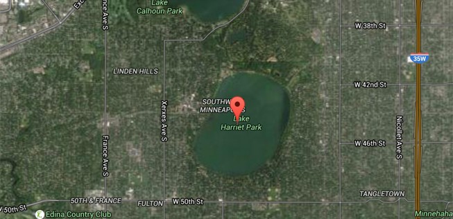 Lake Harriet: Inzwischen ist das Flugzeug verschwunden, doch bis vor Kurzem konnte man bei genauem Hinsehen noch das hier erkennen:
