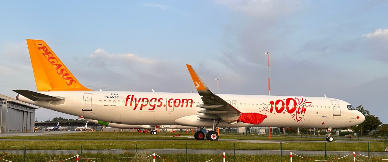 Der 100. Airbus-Jet für Pegasus Airlines: Hier in Hamburg-Finkenwerder zu sehen.