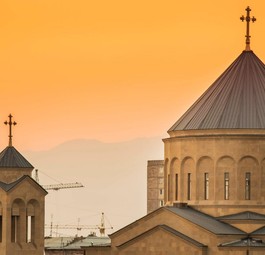 Church in the Armenian capital city Jerewan: A new airline for the country.