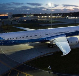 Die Boeing 787-10 ist etwas mehr als 68 Meter lang.